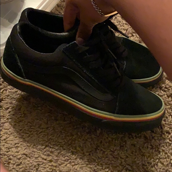 Vans - Picture 2 of 4